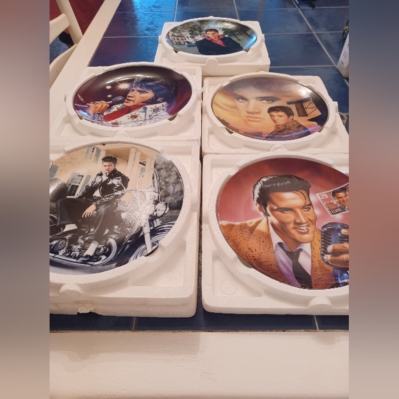 Lot of 5 Bradford Exchange Elvis Presley collectable plats. - Picture 2 of 13